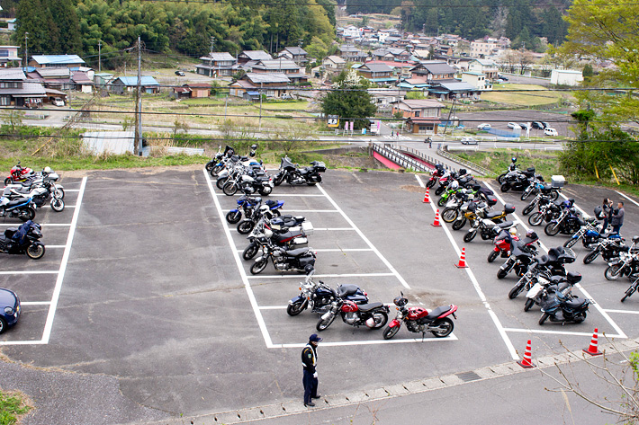淡墨桜　駐車場　バイク